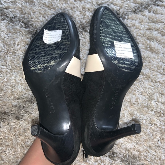 NWT Women’s Calvin Klein Black Booties Size 6 - Picture 3 of 4